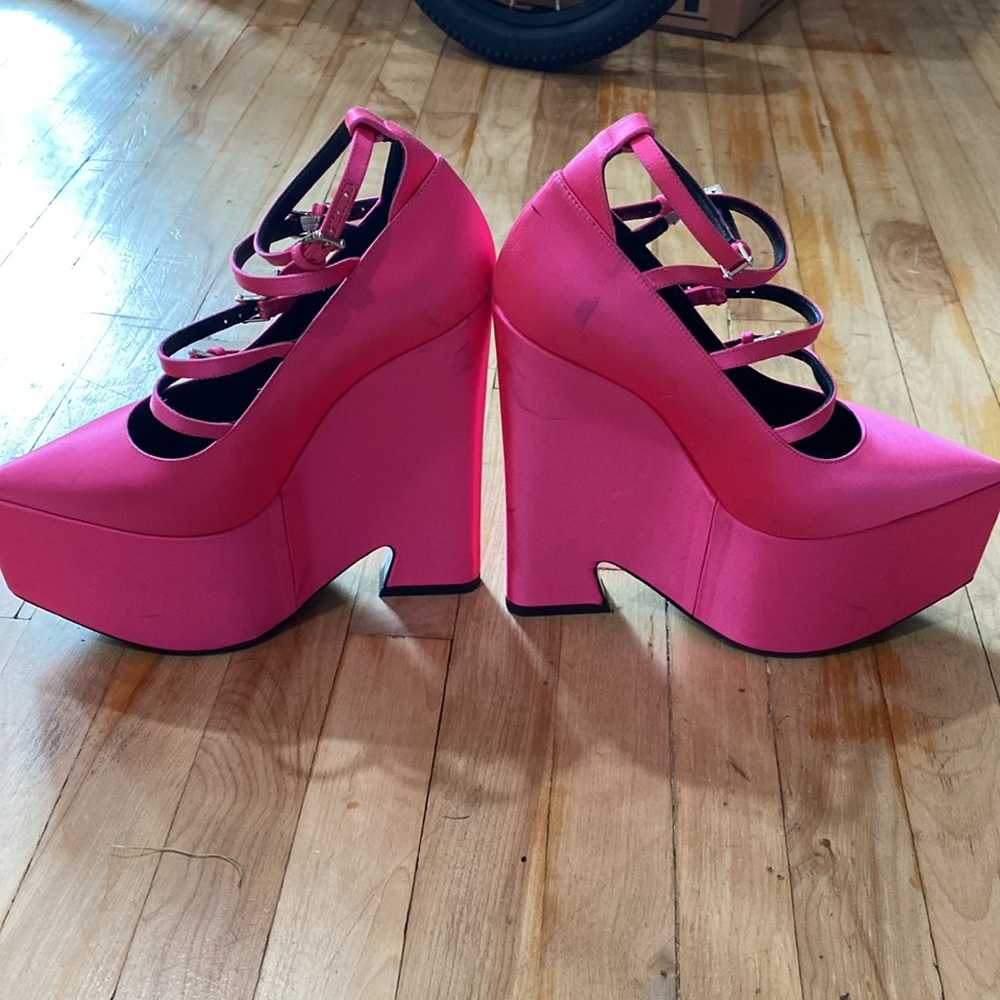 Versace Tempest Hot Pink Satin Platform Shoes - Picture 5 of 16